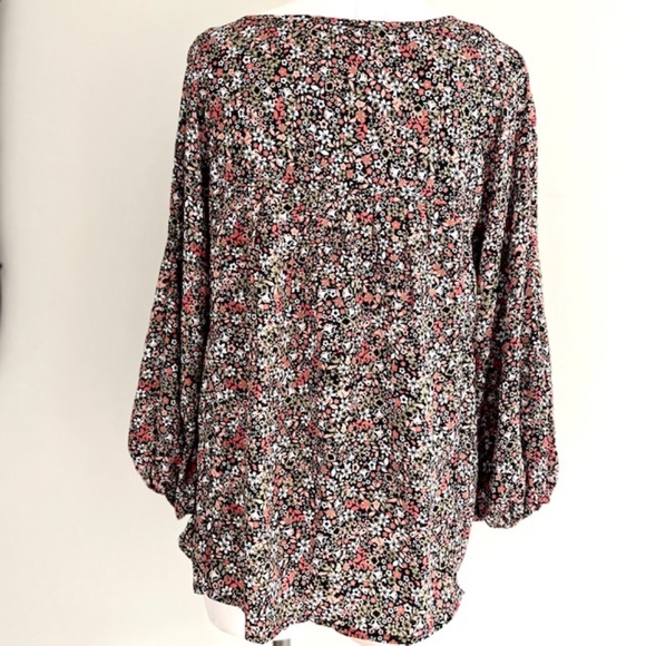 Max Studio Black Floral Print Pleated Tunic Blouse - Picture 4 of 6